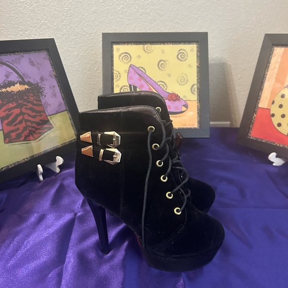Vero Cuoio Italian Made Black High Heel Bootie. - Picture 1 of 14